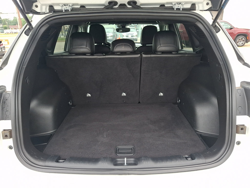 Used 2025 Jeep Compass Trailhawk AWD/4WD image 18