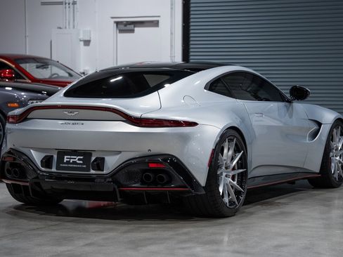 Used 2019 Aston Martin V8 Vantage Coupe RWD image 15