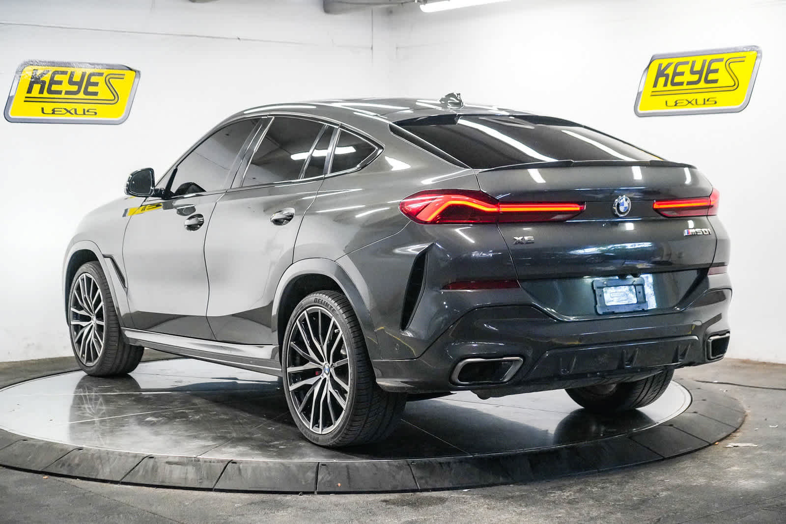 Used 2021 BMW X6 M50i w/ Executive Package AWD/4WD image 2