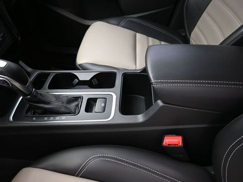 Used 2019 Ford Escape SEL image 20