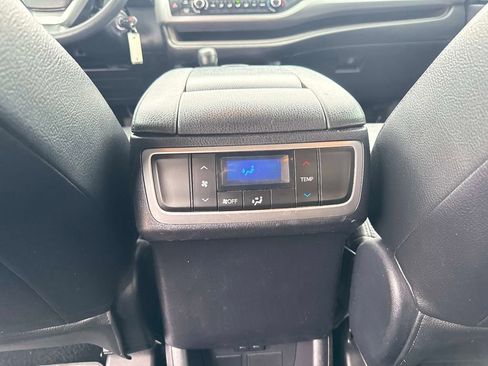 Used 2019 Toyota Highlander LE image 15