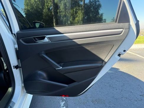 Used 2018 Volkswagen Passat 2.0T R-Line w/ R-Line Lighting Package image 13