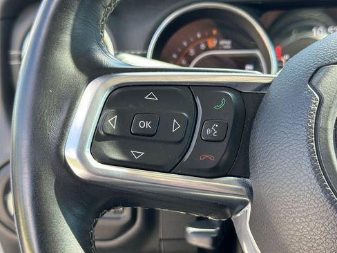 Used 2019 Jeep Wrangler Unlimited Sahara w/ Uconnect 4C Nav & Sound Group AWD/4WD image 28