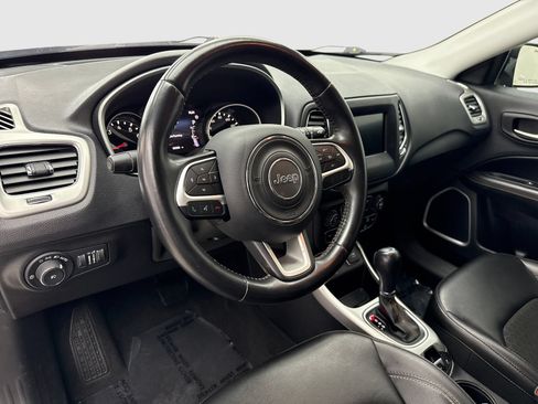 Used 2020 Jeep Compass Latitude w/ Popular Equipment Group FWD image 18