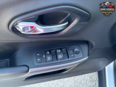 Used 2020 Jeep Cherokee Latitude w/ Cold Weather Group AWD/4WD image 12