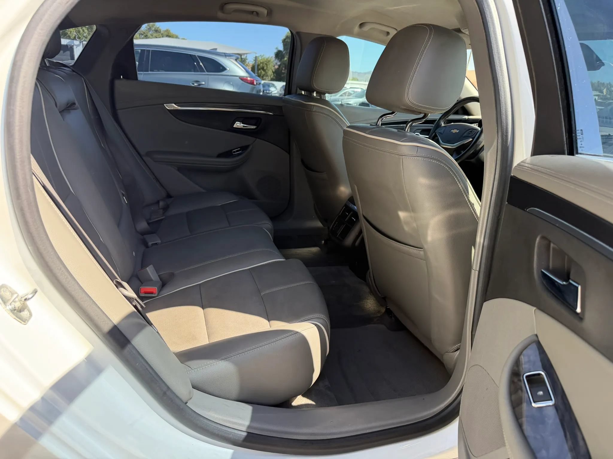 Used 2015 Chevrolet Impala LTZ FWD image 26