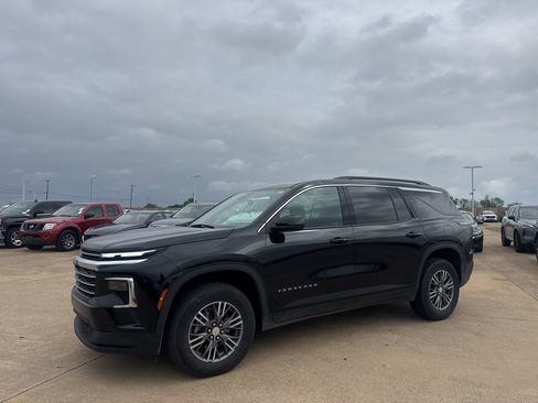 Used 2025 Chevrolet Traverse LT image 9