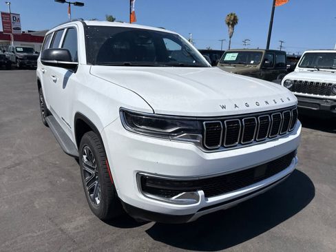 Used 2024 Jeep Wagoneer L Series II RWD image 8