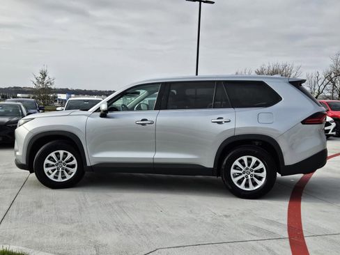 Used 2025 Toyota Grand Highlander AWD image 3