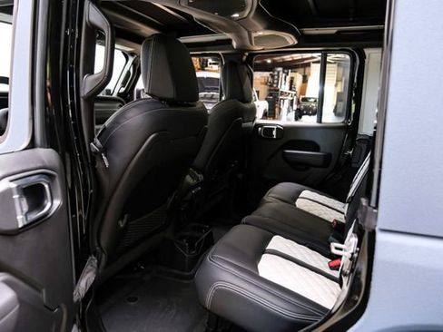 Used 2025 Jeep Wrangler Unlimited Rubicon w/ Technology Group image 62