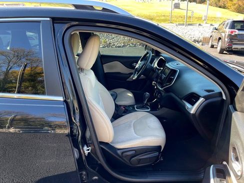 Used 2018 Jeep Cherokee Latitude image 14