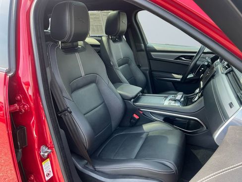 Used 2024 Jaguar F-PACE R-Dynamic S image 16