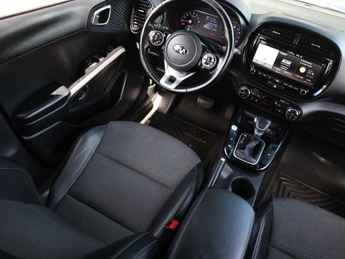 Used 2020 Kia Soul EX image 24