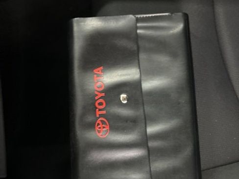 Used 2021 Toyota Corolla LE image 28