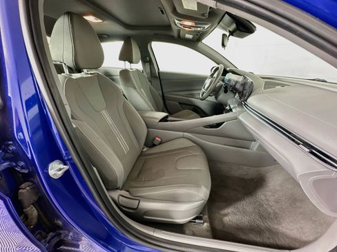 Used 2025 Hyundai Elantra SEL FWD image 31