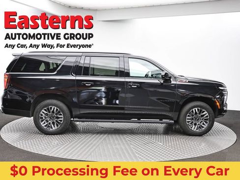 Used 2025 Chevrolet Suburban Z71 AWD/4WD image 4