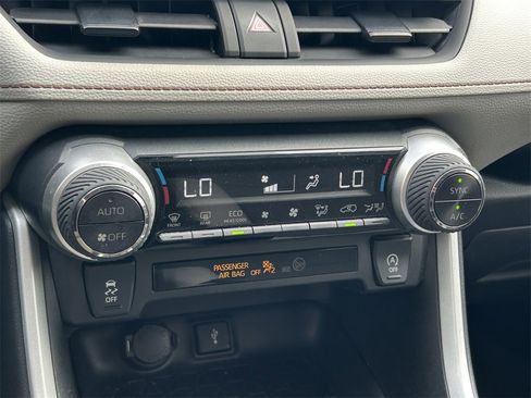 Used 2021 Toyota RAV4 XLE image 28