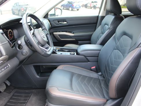 Certified 2023 Nissan Pathfinder Platinum AWD/4WD image 15