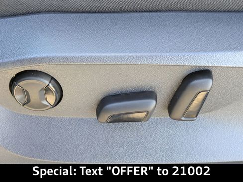 Used 2022 Volkswagen Tiguan SE w/ Panoramic Sunroof Package image 22