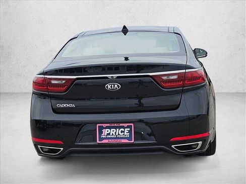 Used 2018 Kia Cadenza Premium w/ Luxury Package FWD image 6