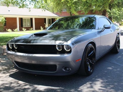 Used 2018 Dodge Challenger R/T w/ Quick Order Package 22P T/A RWD image 27