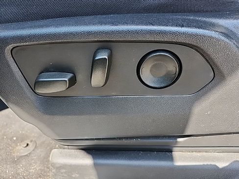 Used 2023 Chevrolet Silverado 1500 LT image 20