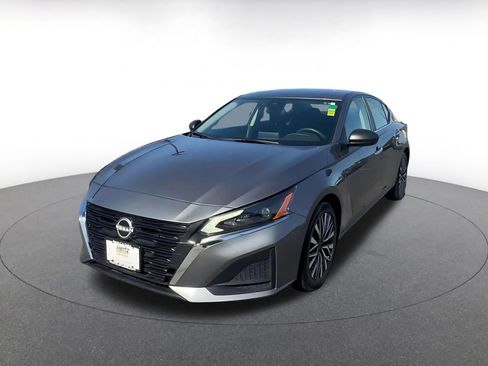 Used 2025 Nissan Altima 2.5 SV FWD image 7