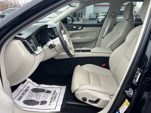 Used 2022 Volvo XC60 B5 Inscription w/ Advanced Package image 2