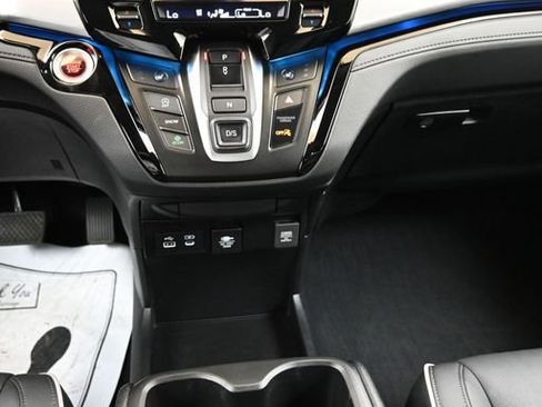 Used 2025 Honda Odyssey Touring image 32