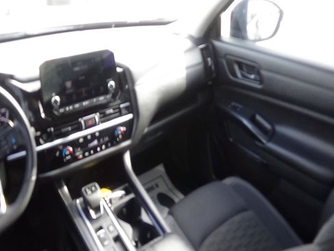 Used 2025 Nissan Pathfinder SV FWD image 13
