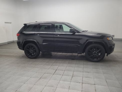 Used 2017 Jeep Grand Cherokee Altitude AWD/4WD image 11