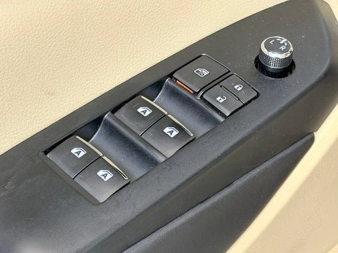 Used 2019 Toyota Highlander Limited FWD image 11