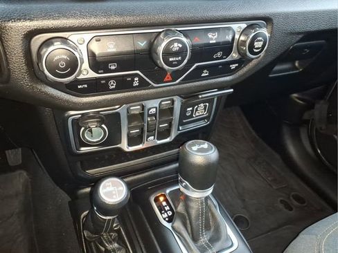 Used 2025 Jeep Wrangler Unlimited Sport image 21