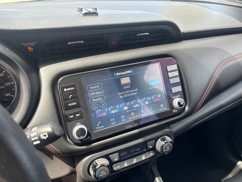 Used 2023 Nissan Kicks SR w/ SR Premium Package FWD image 17