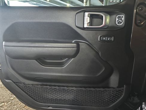 Used 2023 Jeep Gladiator Willys image 25