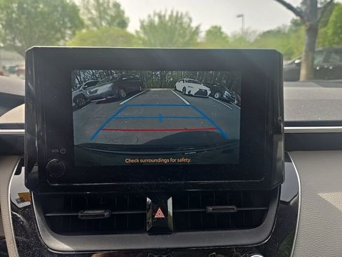 Used 2024 Toyota Corolla LE w/ LE Convenience Package image 3