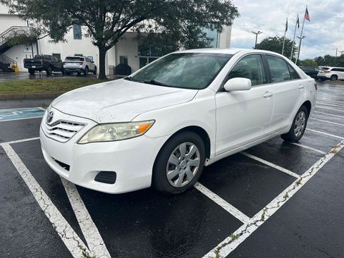 Used 2010 Toyota Camry LE FWD image 8