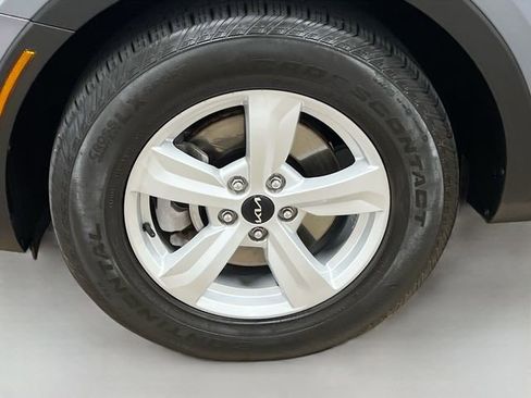 Certified 2025 Kia Sorento LX FWD image 31