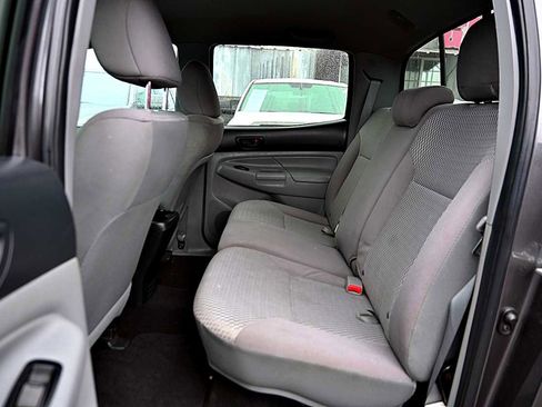 Used 2014 Toyota Tacoma PreRunner image 9