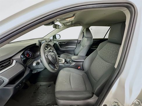 Used 2020 Toyota RAV4 XLE image 19