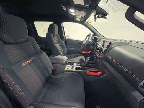 Used 2025 Nissan Frontier PRO-4X image 26