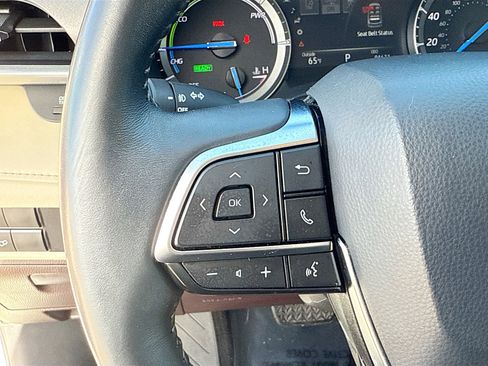 Used 2021 Toyota Highlander XLE image 38