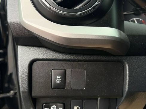 Used 2020 Toyota Tacoma SR5 w/ SR5 Appearance Package (SM) RWD image 21