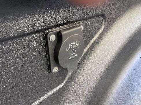 Used 2024 RAM 2500 Laramie w/ Safety Group AWD/4WD image 10