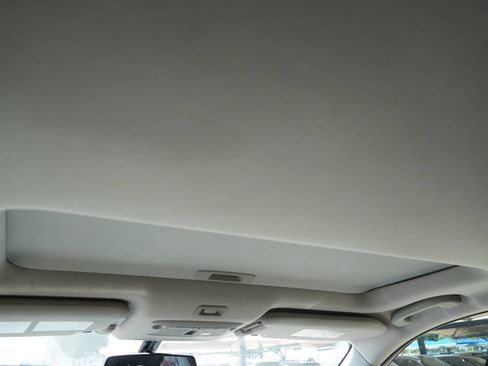 Used 2018 Nissan Pathfinder Platinum FWD image 17