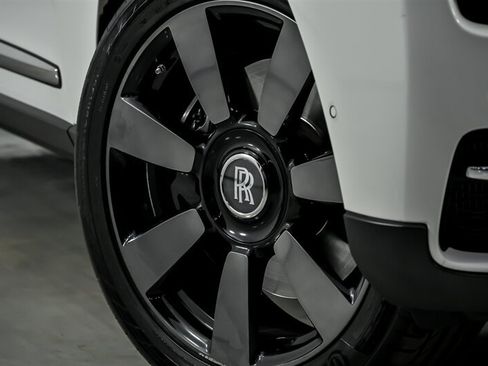 Used 2023 Rolls-Royce Cullinan w/ Leather Finishing Pack AWD/4WD image 3