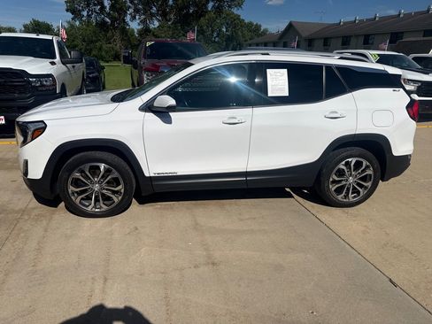 Used 2019 GMC Terrain SLT w/ Preferred Package AWD/4WD image 2