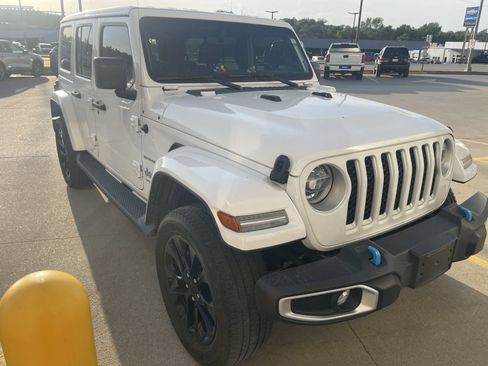 Used 2022 Jeep Wrangler Unlimited Sahara w/ Cold Weather Group AWD/4WD image 3