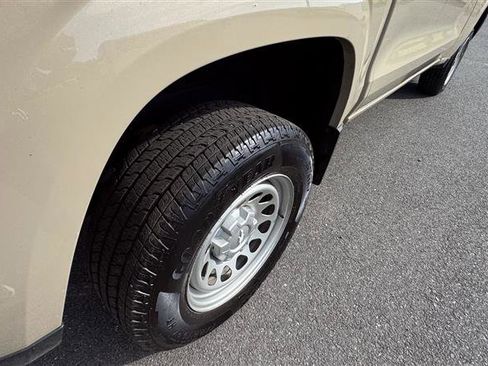 Used 2024 Chevrolet Colorado W/T image 27