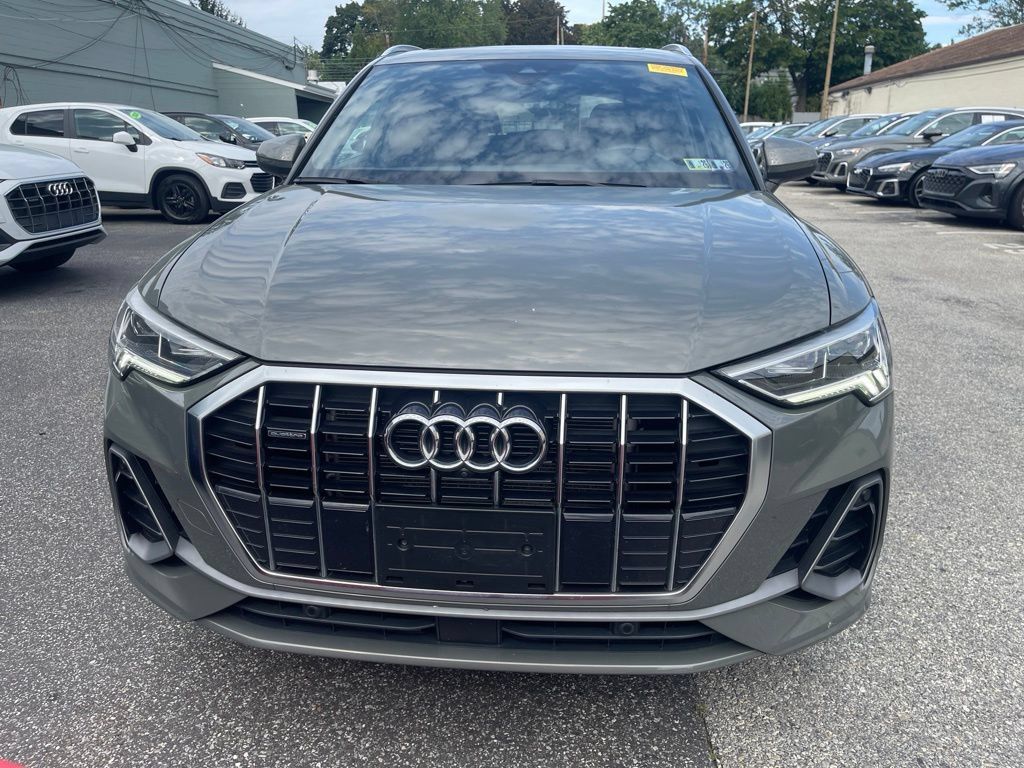 Used 2023 Audi Q3 2.0T Premium Plus w/ Premium Plus Package AWD/4WD image 2